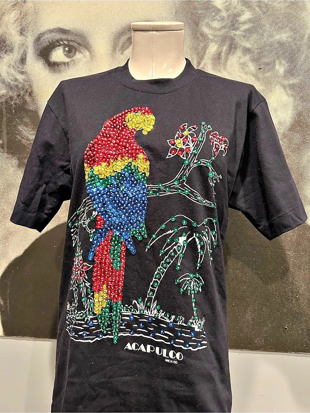 1990s Tropical Sun Beaded Parrot Short Sleeve Tee Size Large Like New